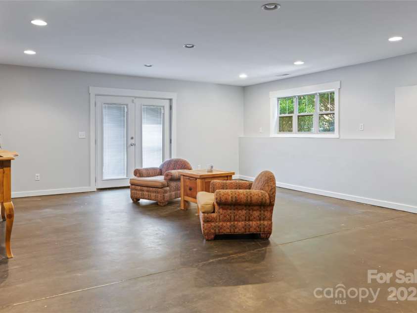 31 White Pine Drive, Asheville, NC 28805.  MLS# CAR4227367, YatesRealty ID 15303. Lower level recreation room