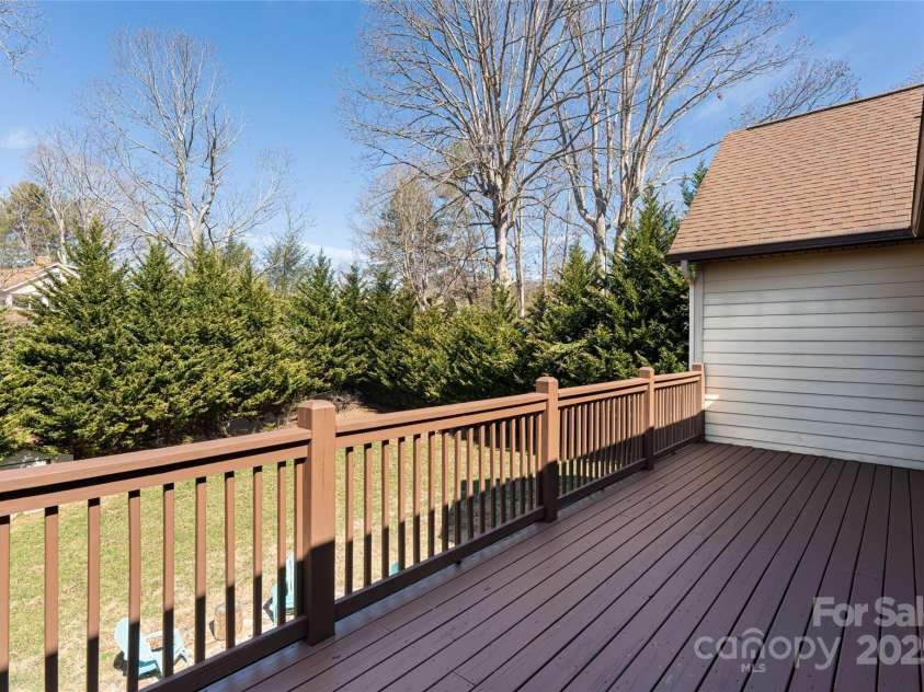 31 White Pine Drive, Asheville, NC 28805.  MLS# CAR4227367, YatesRealty ID 15303. Main level back deck