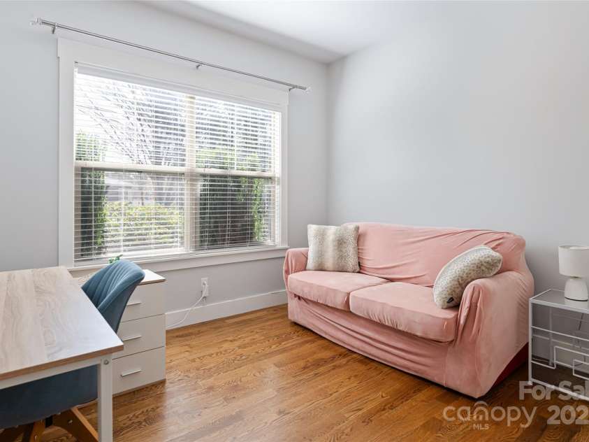 31 White Pine Drive, Asheville, NC 28805.  MLS# CAR4227367, YatesRealty ID 15303. Main level guest bedroom 2