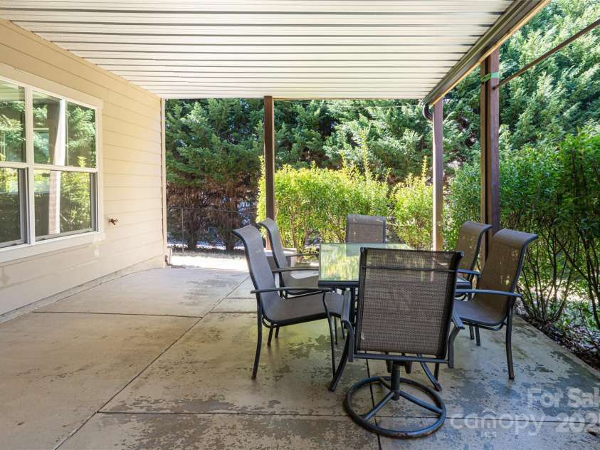 31 White Pine Drive, Asheville, NC 28805.  MLS# CAR4227367, YatesRealty ID 15303. Patio