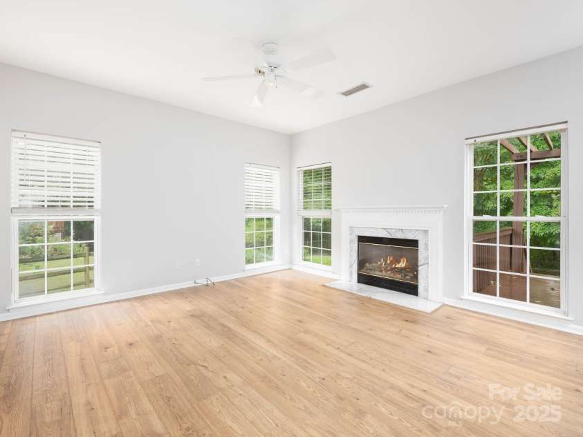 172 Foxtail Drive, Mooresville, NC 28117.  MLS# CAR4219520, YatesRealty ID 15304. 