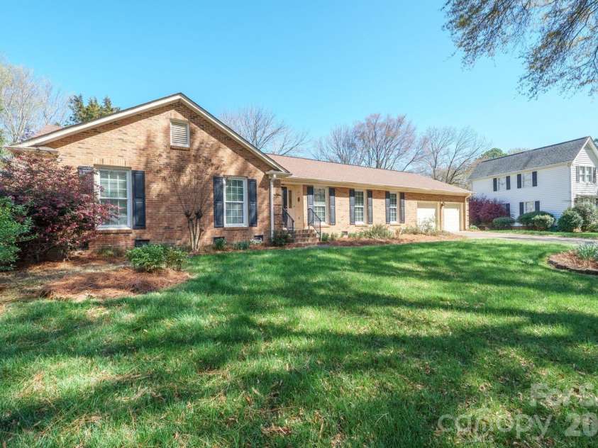 7737 Ridgeloch Place, Charlotte, NC 28226.  MLS# CAR4357956, YatesRealty ID 15304. 
