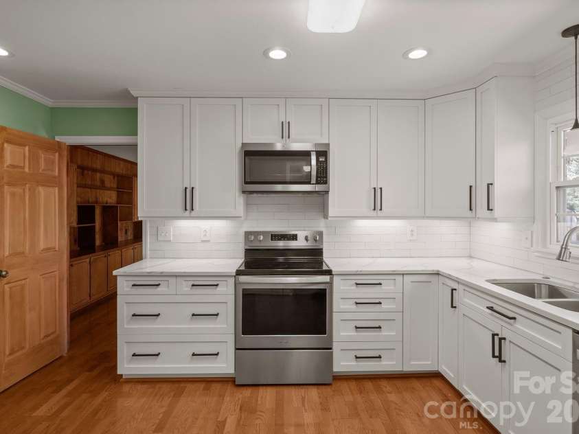 7737 Ridgeloch Place, Charlotte, NC 28226.  MLS# CAR4357956, YatesRealty ID 15304. 