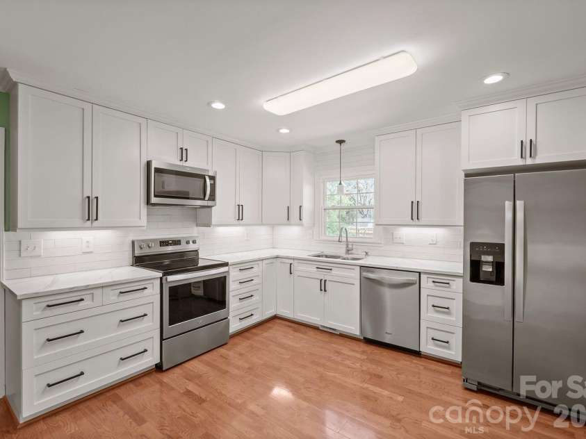 7737 Ridgeloch Place, Charlotte, NC 28226.  MLS# CAR4357956, YatesRealty ID 15304. 
