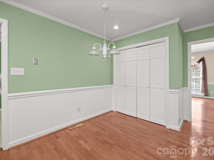 7737 Ridgeloch Place, Charlotte, NC 28226.  MLS# CAR4357956, YatesRealty ID 15304. 