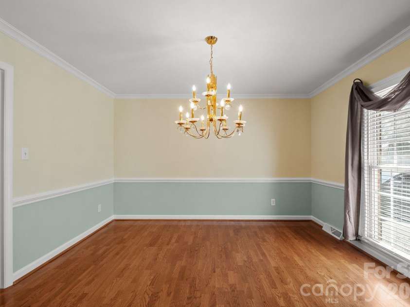 7737 Ridgeloch Place, Charlotte, NC 28226.  MLS# CAR4357956, YatesRealty ID 15304. Dining
