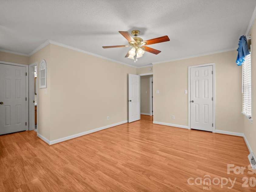 7737 Ridgeloch Place, Charlotte, NC 28226.  MLS# CAR4357956, YatesRealty ID 15304. Primary Bedroom