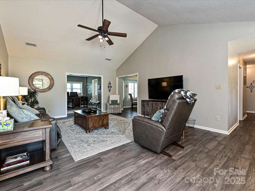 202 Cameron Drive, Kings Mountain, NC 28086.  MLS# CAR4260301, YatesRealty ID 15305. Family Room