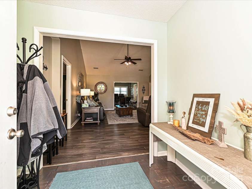 202 Cameron Drive, Kings Mountain, NC 28086.  MLS# CAR4260301, YatesRealty ID 15305. Foyer
