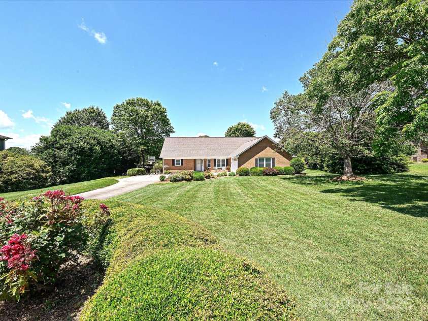 202 Cameron Drive, Kings Mountain, NC 28086.  MLS# CAR4260301, YatesRealty ID 15305. Front