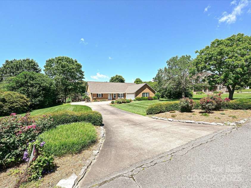 202 Cameron Drive, Kings Mountain, NC 28086.  MLS# CAR4260301, YatesRealty ID 15305. Front