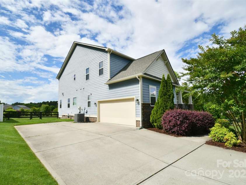 104 Rockridge Point Drive, Mooresville, NC 28117.  MLS# CAR4259415, YatesRealty ID 15306. 