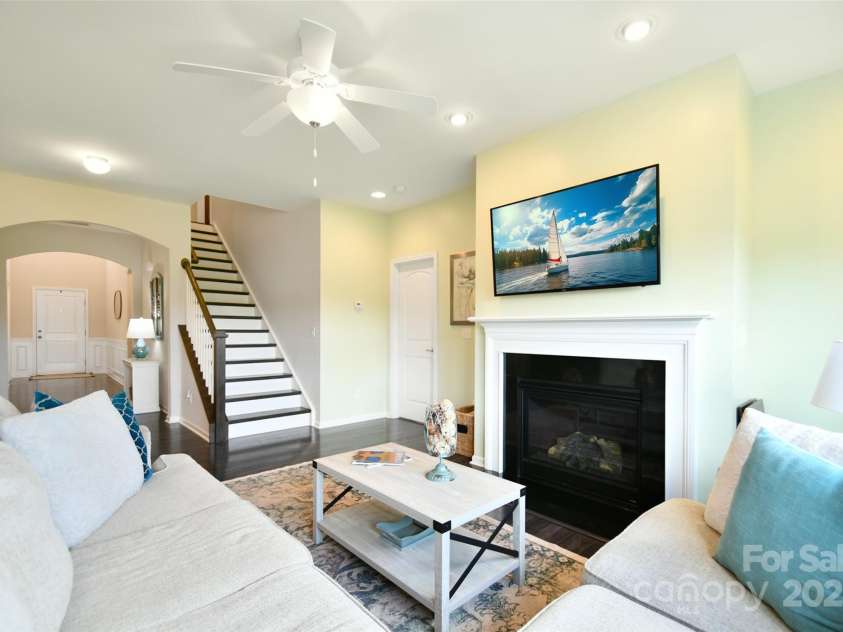 104 Rockridge Point Drive, Mooresville, NC 28117.  MLS# CAR4259415, YatesRealty ID 15306. 