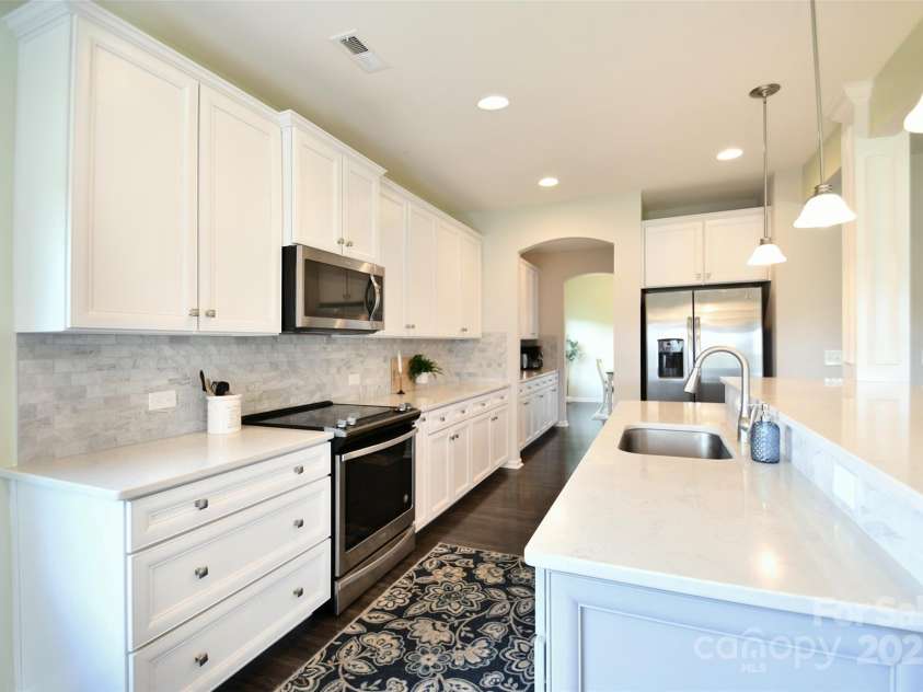 104 Rockridge Point Drive, Mooresville, NC 28117.  MLS# CAR4259415, YatesRealty ID 15306. 