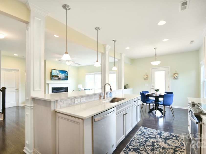 104 Rockridge Point Drive, Mooresville, NC 28117.  MLS# CAR4259415, YatesRealty ID 15306. 