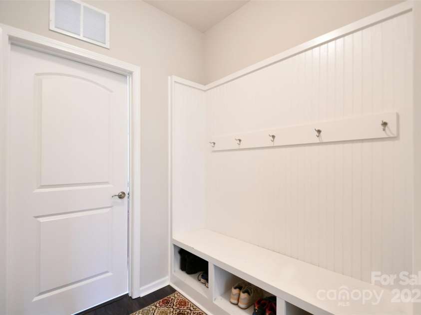 104 Rockridge Point Drive, Mooresville, NC 28117.  MLS# CAR4259415, YatesRealty ID 15306. 