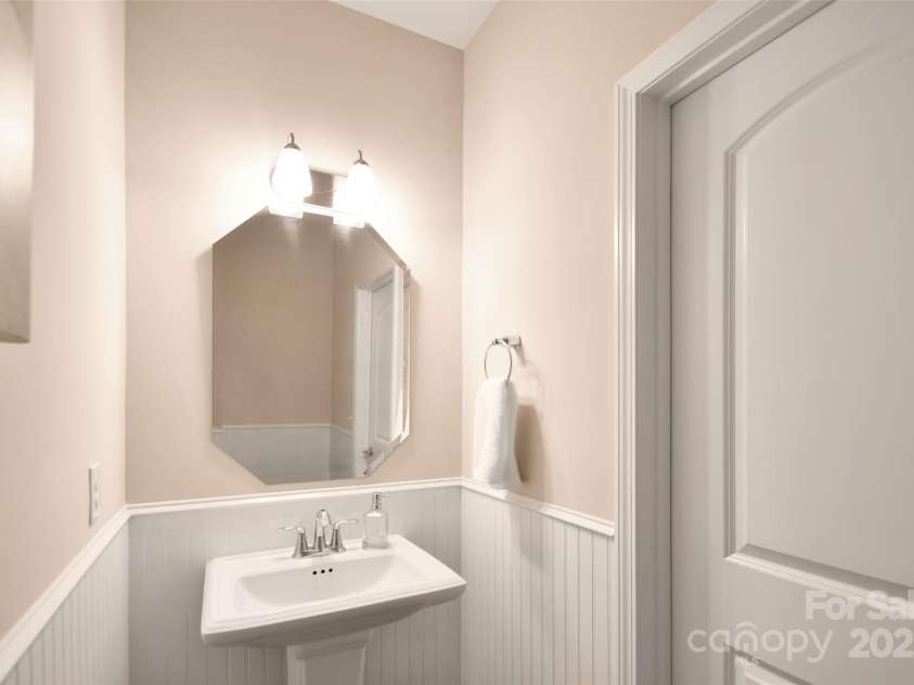 104 Rockridge Point Drive, Mooresville, NC 28117.  MLS# CAR4259415, YatesRealty ID 15306. 