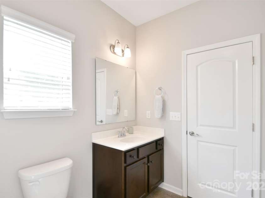 104 Rockridge Point Drive, Mooresville, NC 28117.  MLS# CAR4259415, YatesRealty ID 15306. 