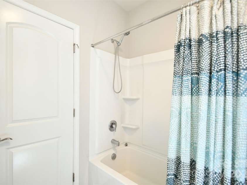 104 Rockridge Point Drive, Mooresville, NC 28117.  MLS# CAR4259415, YatesRealty ID 15306. 