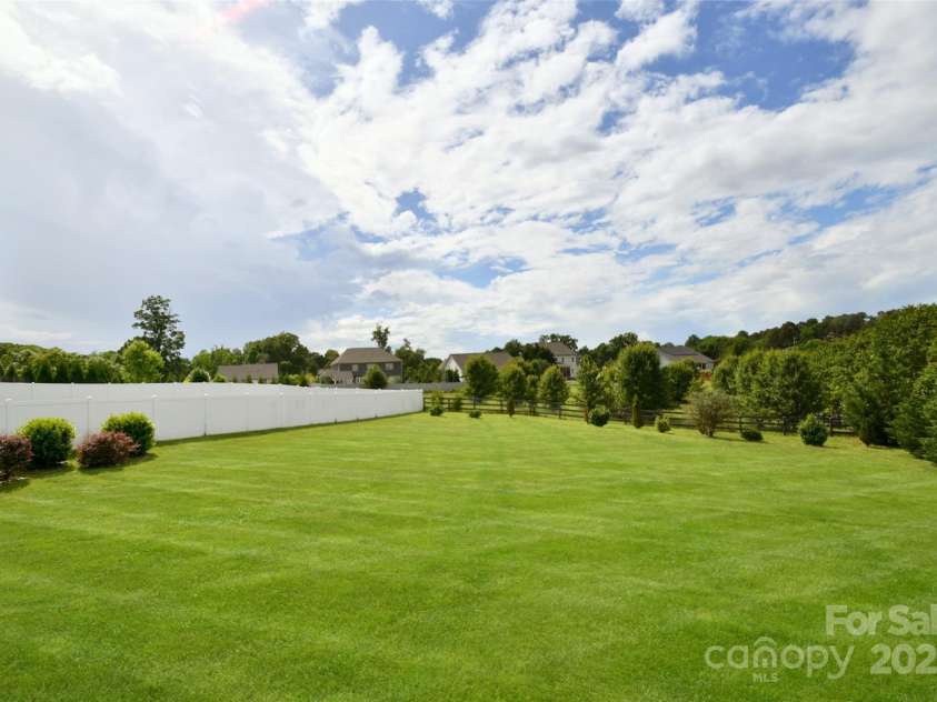104 Rockridge Point Drive, Mooresville, NC 28117.  MLS# CAR4259415, YatesRealty ID 15306. 
