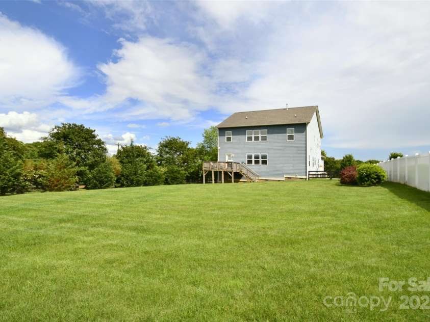 104 Rockridge Point Drive, Mooresville, NC 28117.  MLS# CAR4259415, YatesRealty ID 15306. 