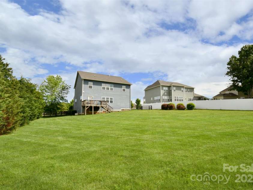104 Rockridge Point Drive, Mooresville, NC 28117.  MLS# CAR4259415, YatesRealty ID 15306. 