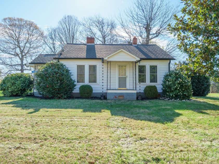 5588 River Bend Road, Claremont, NC 28610.  MLS# CAR4352896, YatesRealty ID 15306. 