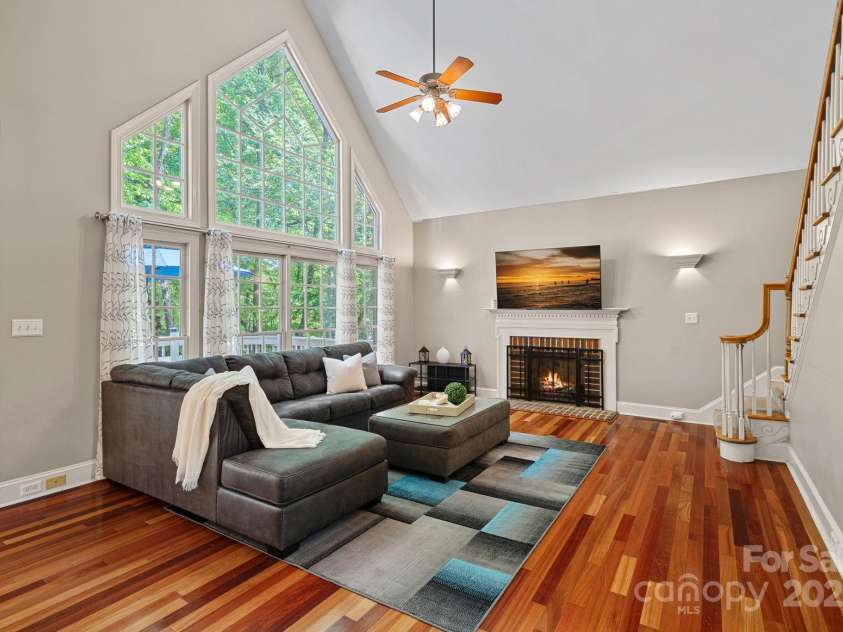 3124 Lakewood Edge Drive, Charlotte, NC 28269.  MLS# CAR4249158, YatesRealty ID 15307. 