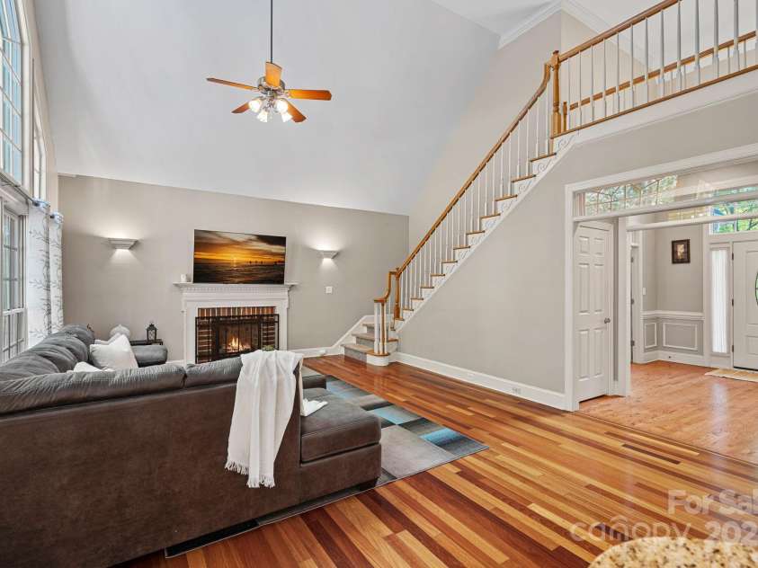 3124 Lakewood Edge Drive, Charlotte, NC 28269.  MLS# CAR4249158, YatesRealty ID 15307. 