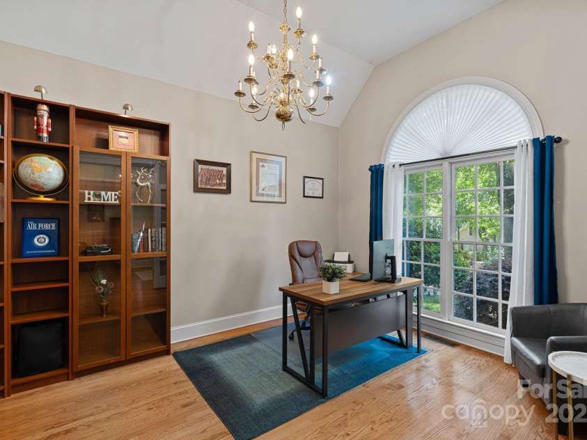 3124 Lakewood Edge Drive, Charlotte, NC 28269.  MLS# CAR4249158, YatesRealty ID 15307. 