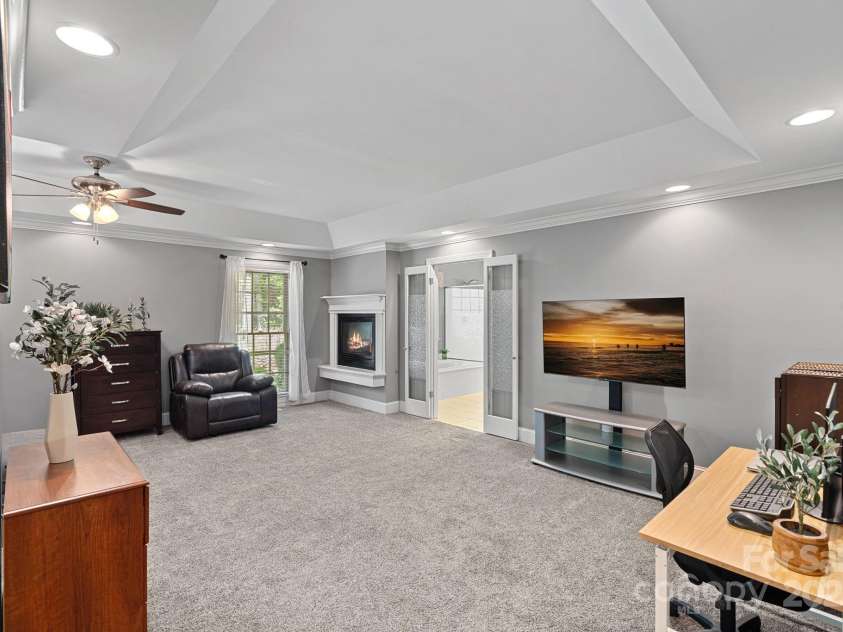 3124 Lakewood Edge Drive, Charlotte, NC 28269.  MLS# CAR4249158, YatesRealty ID 15307. 