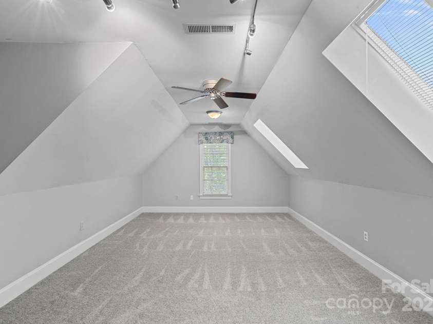 3124 Lakewood Edge Drive, Charlotte, NC 28269.  MLS# CAR4249158, YatesRealty ID 15307. 