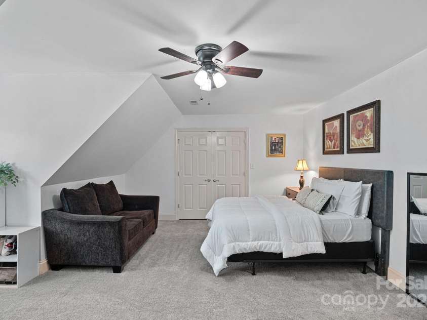 3124 Lakewood Edge Drive, Charlotte, NC 28269.  MLS# CAR4249158, YatesRealty ID 15307. 