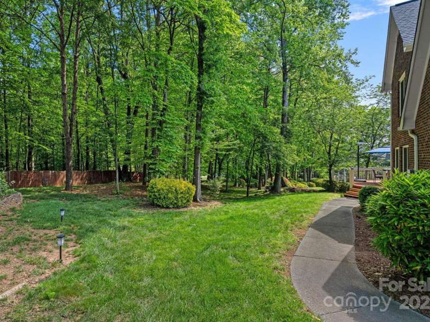 3124 Lakewood Edge Drive, Charlotte, NC 28269.  MLS# CAR4249158, YatesRealty ID 15307. 