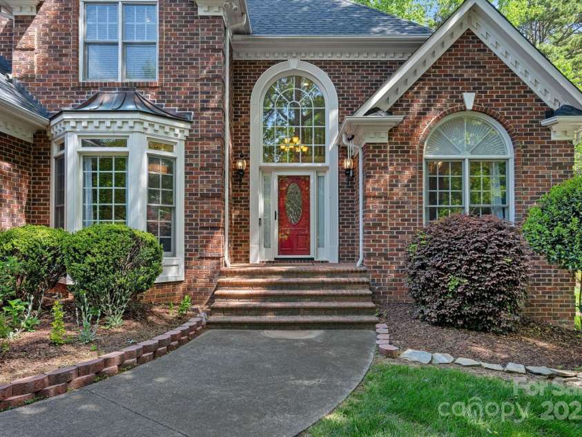 3124 Lakewood Edge Drive, Charlotte, NC 28269.  MLS# CAR4249158, YatesRealty ID 15307. 
