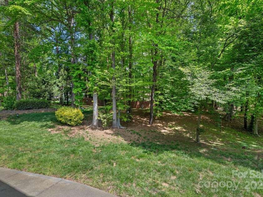 3124 Lakewood Edge Drive, Charlotte, NC 28269.  MLS# CAR4249158, YatesRealty ID 15307. 
