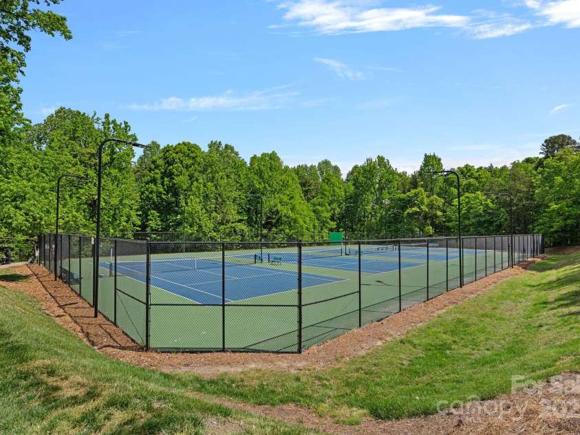 3124 Lakewood Edge Drive, Charlotte, NC 28269.  MLS# CAR4249158, YatesRealty ID 15307. 