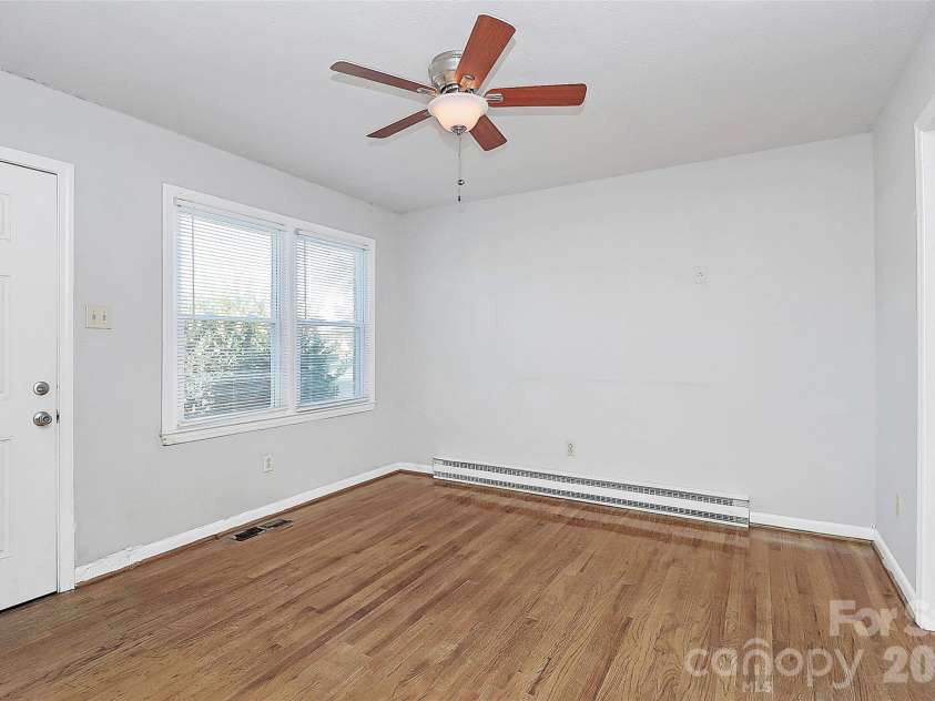 3201 Smith Farm Road, Matthews, NC 28104.  MLS# CAR4366663, YatesRealty ID 15307. 