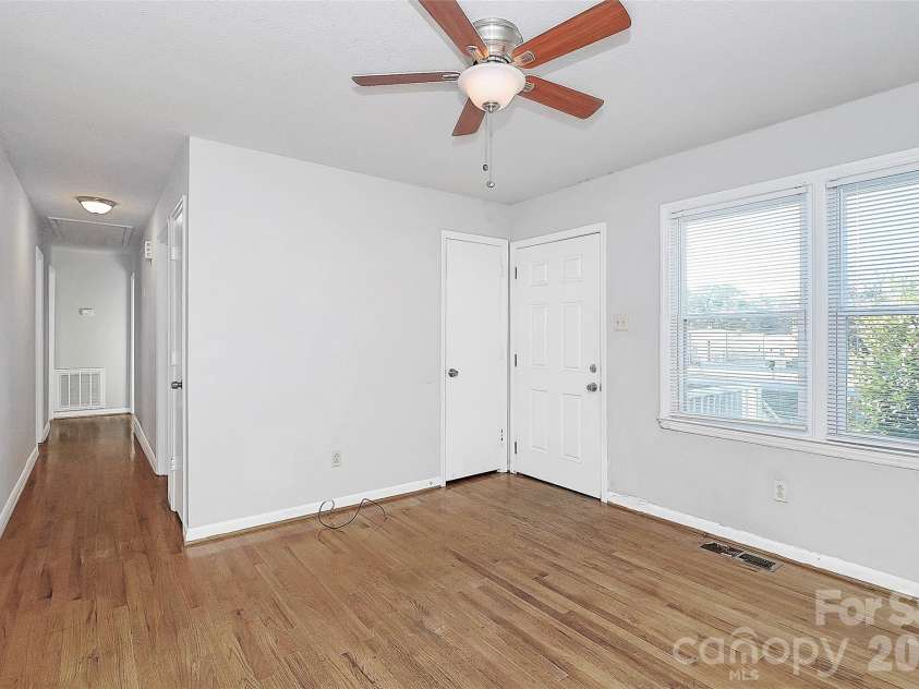 3201 Smith Farm Road, Matthews, NC 28104.  MLS# CAR4366663, YatesRealty ID 15307. 