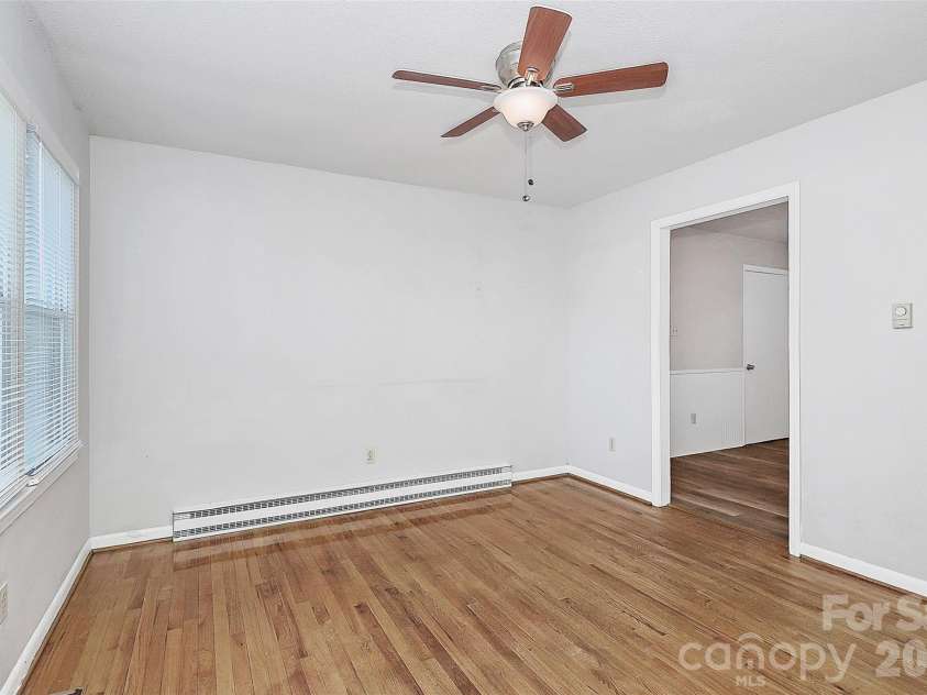 3201 Smith Farm Road, Matthews, NC 28104.  MLS# CAR4366663, YatesRealty ID 15307. 