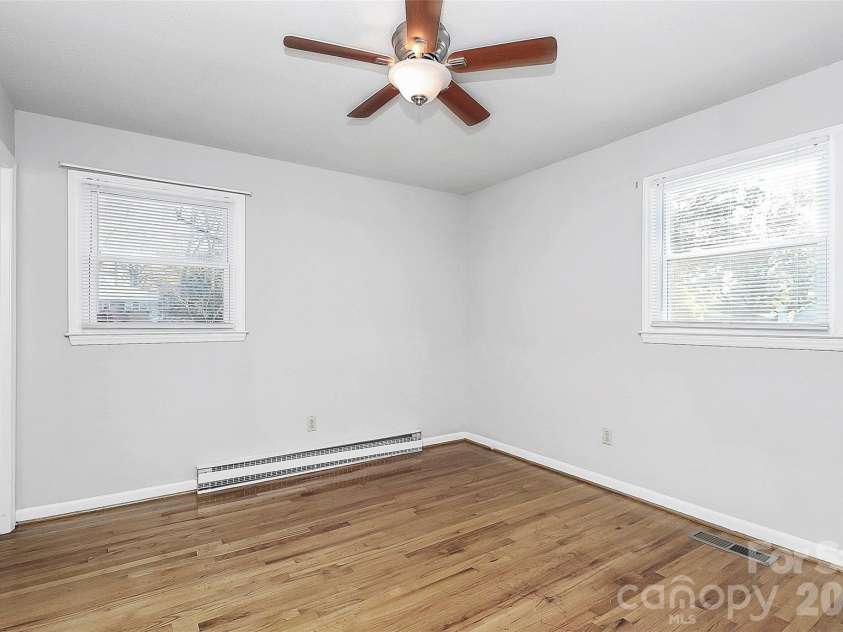 3201 Smith Farm Road, Matthews, NC 28104.  MLS# CAR4366663, YatesRealty ID 15307. 