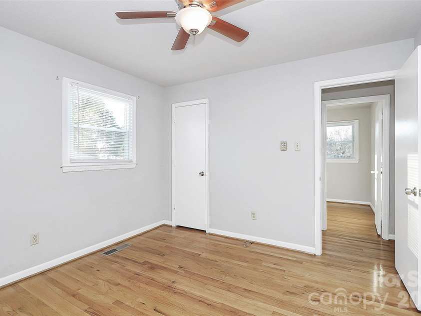 3201 Smith Farm Road, Matthews, NC 28104.  MLS# CAR4366663, YatesRealty ID 15307. 