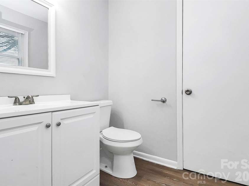 3201 Smith Farm Road, Matthews, NC 28104.  MLS# CAR4366663, YatesRealty ID 15307. 