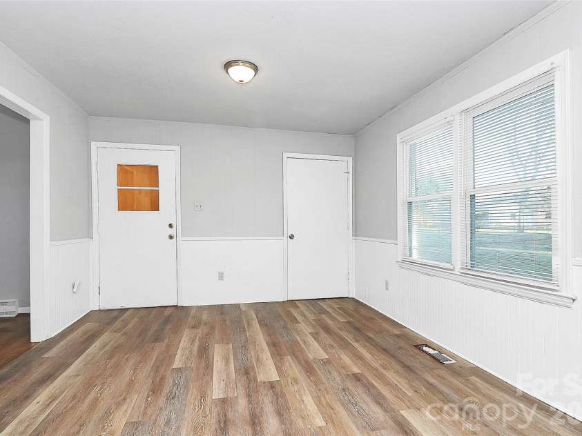 3201 Smith Farm Road, Matthews, NC 28104.  MLS# CAR4366663, YatesRealty ID 15307. 