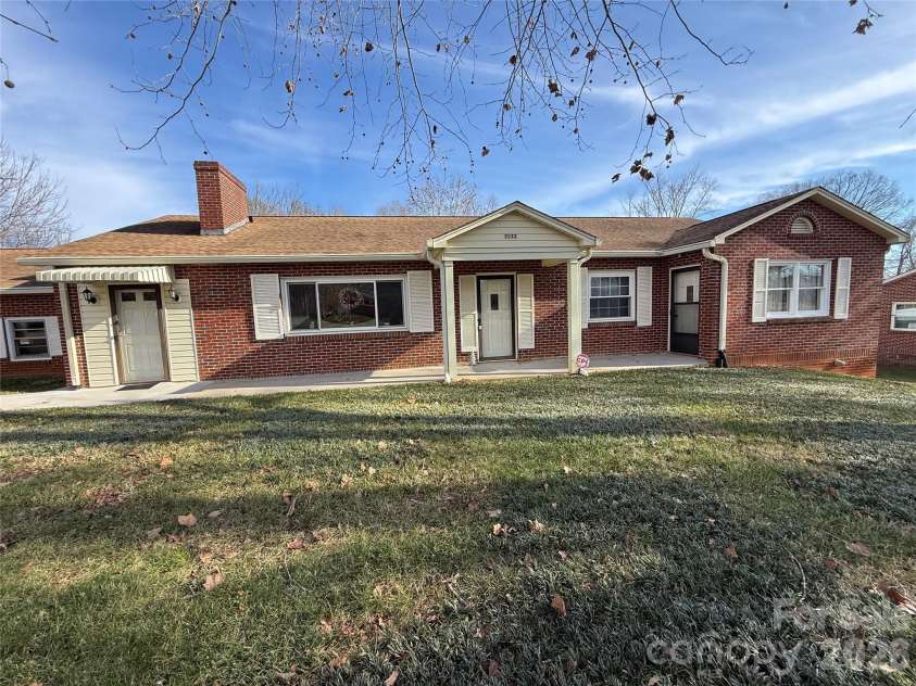 3532 16th Street, Hickory, NC 28601.  MLS# CAR4304776, YatesRealty ID 15309. 