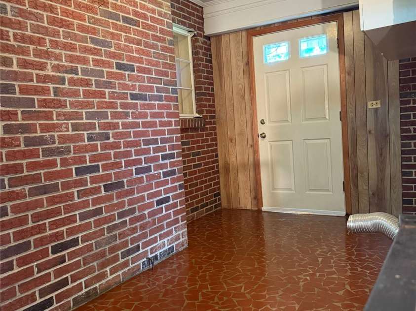 3532 16th Street, Hickory, NC 28601.  MLS# CAR4304776, YatesRealty ID 15309. Beezeway