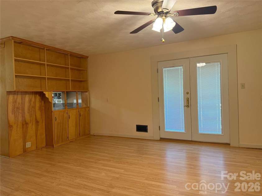 3532 16th Street, Hickory, NC 28601.  MLS# CAR4304776, YatesRealty ID 15309. Dining