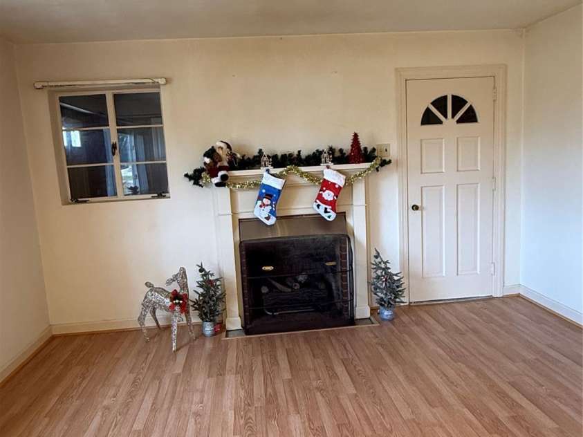3532 16th Street, Hickory, NC 28601.  MLS# CAR4304776, YatesRealty ID 15309. Fireplace with gas logs