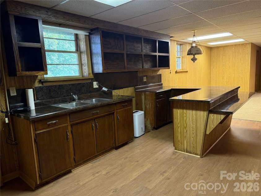 3532 16th Street, Hickory, NC 28601.  MLS# CAR4304776, YatesRealty ID 15309.  Kitchen in Basement