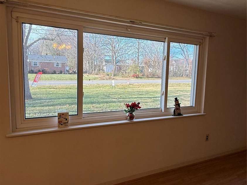 3532 16th Street, Hickory, NC 28601.  MLS# CAR4304776, YatesRealty ID 15309. Nice picture window